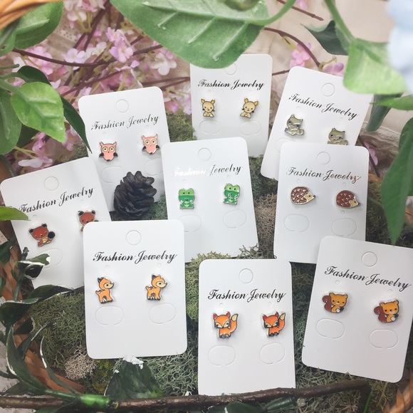 Mint green rosebud earrings - Picture 5 of 5